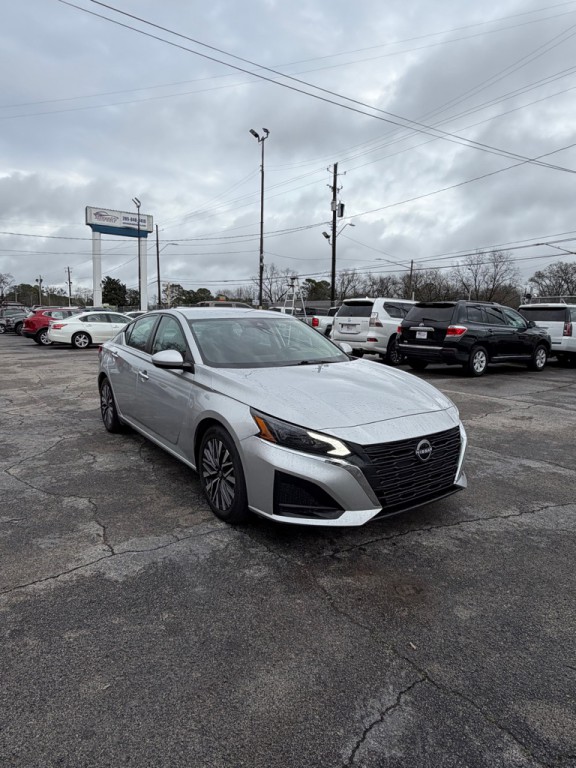 2023 Nissan Altima Image 7