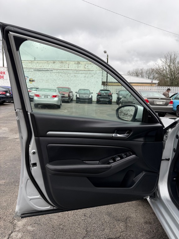 2023 Nissan Altima Image 8