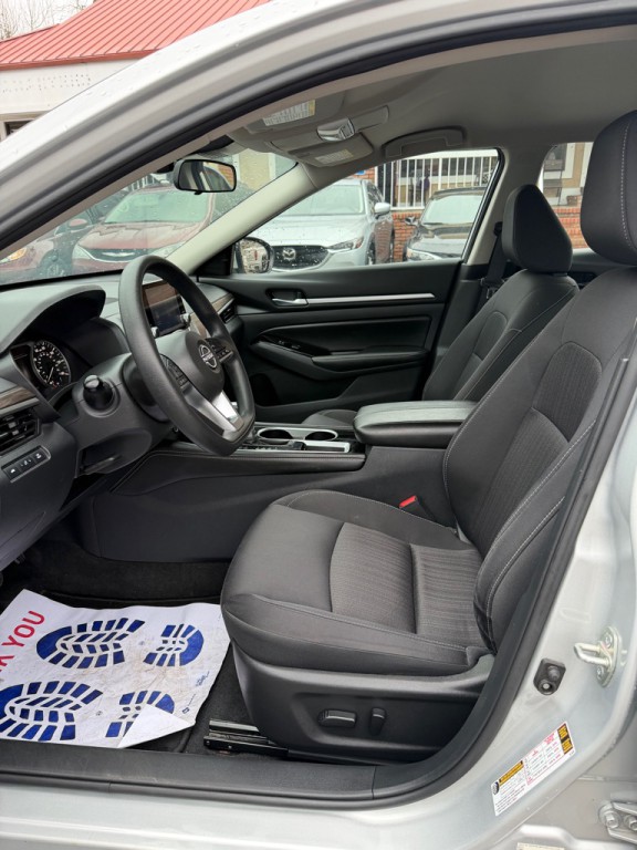 2023 Nissan Altima Image 9