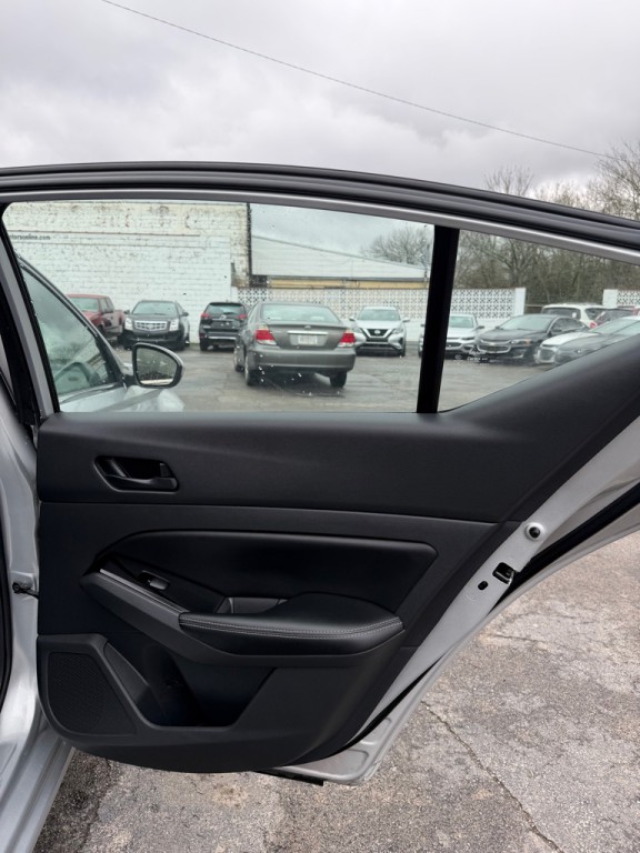 2023 Nissan Altima Image 12