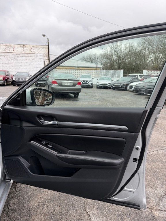 2023 Nissan Altima Image 14