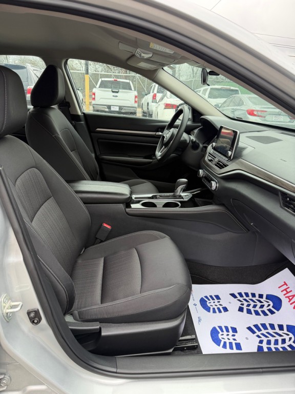 2023 Nissan Altima Image 15