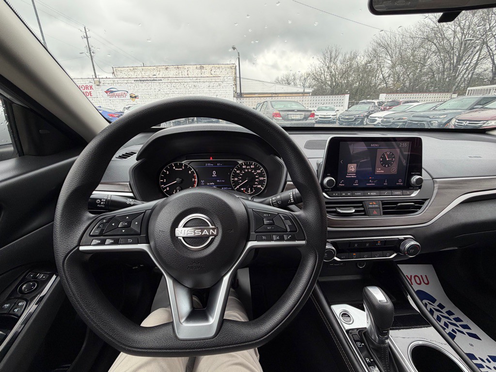 2023 Nissan Altima Image 17