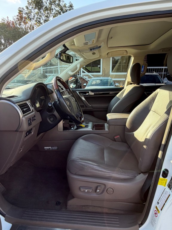 2014 Lexus GX Image 10