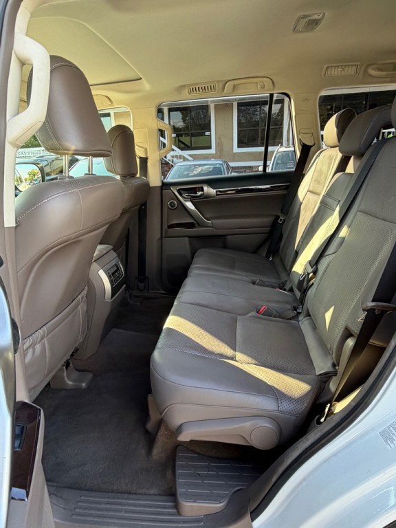 2014 Lexus GX Image 11