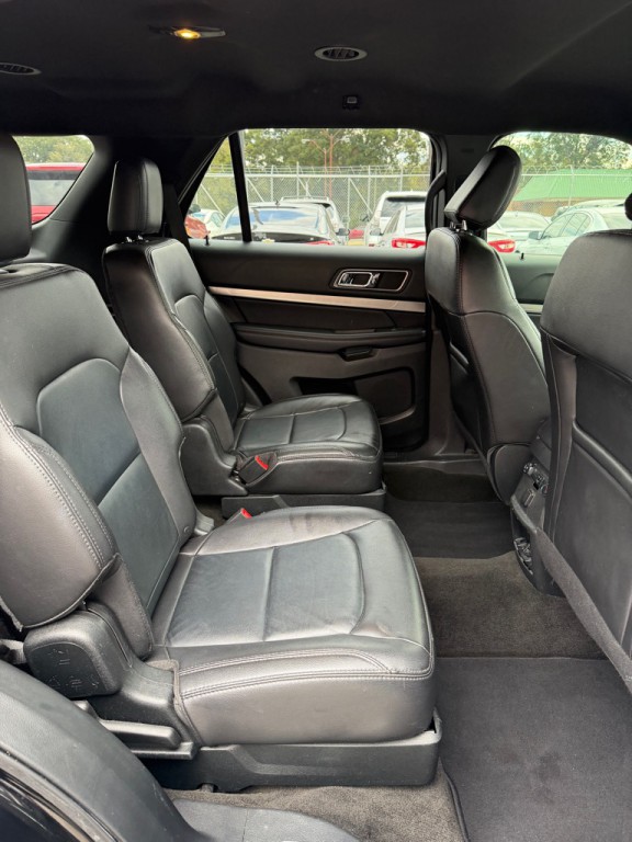 2018 Ford Explorer Image 12