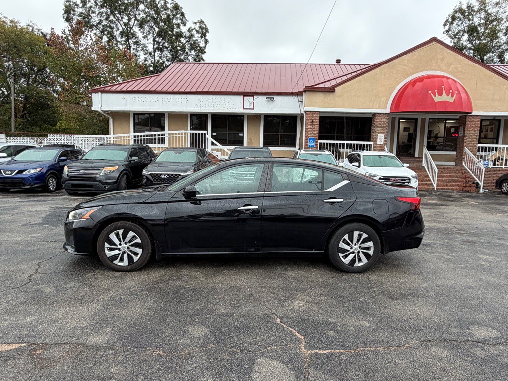 2023 Nissan Altima Image 3