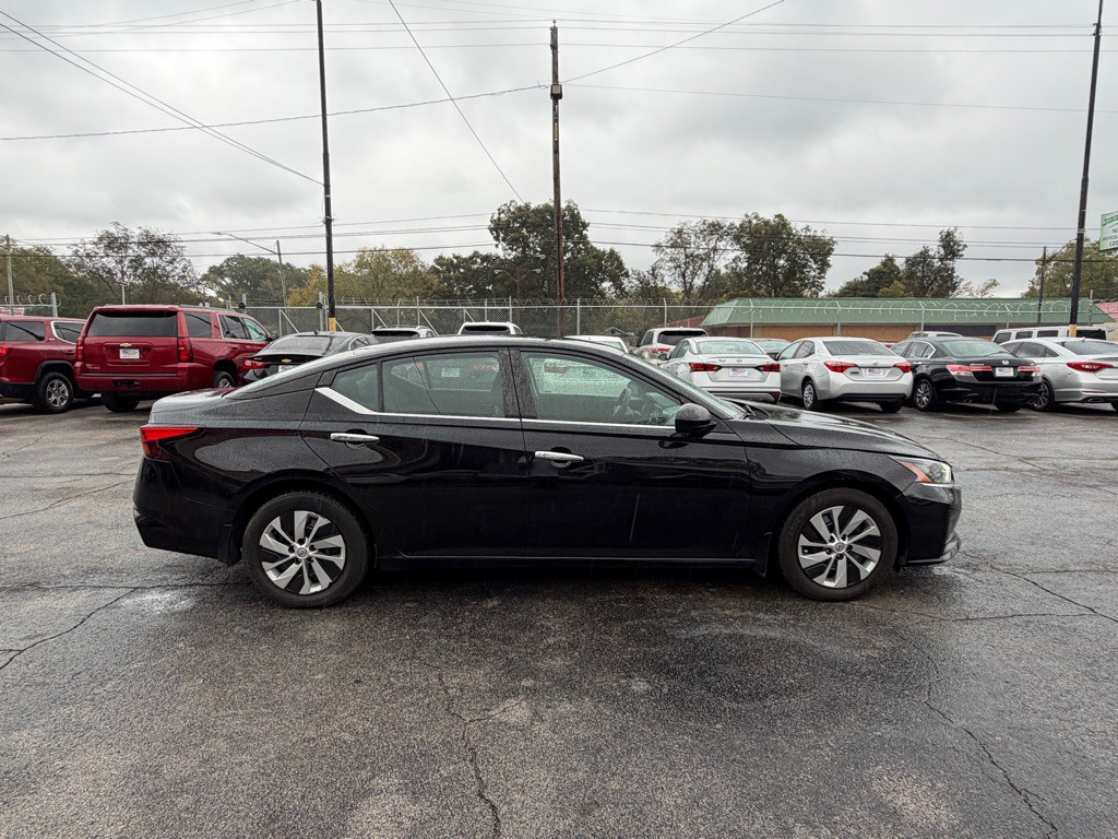 2023 Nissan Altima Image 7