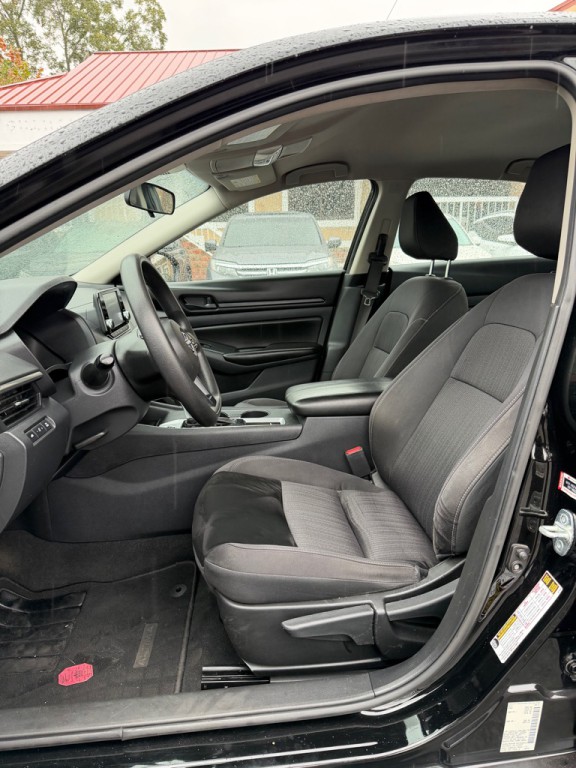 2023 Nissan Altima Image 10