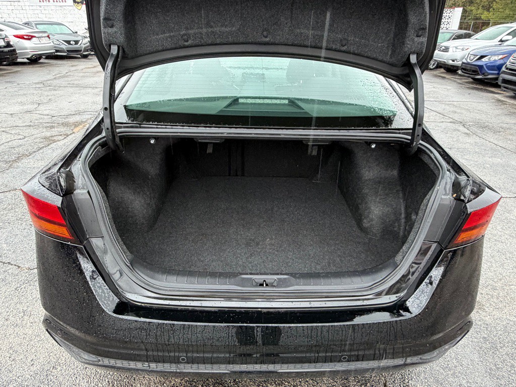 2023 Nissan Altima Image 17