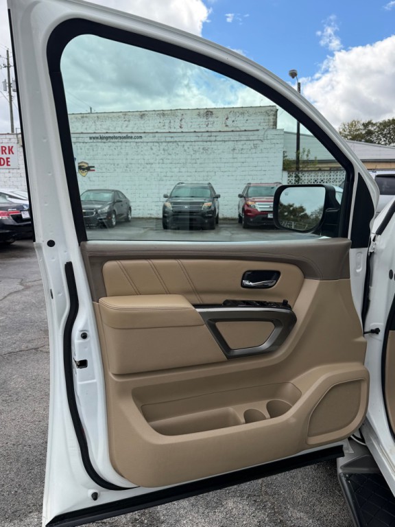 2015 Nissan Armada Image 9