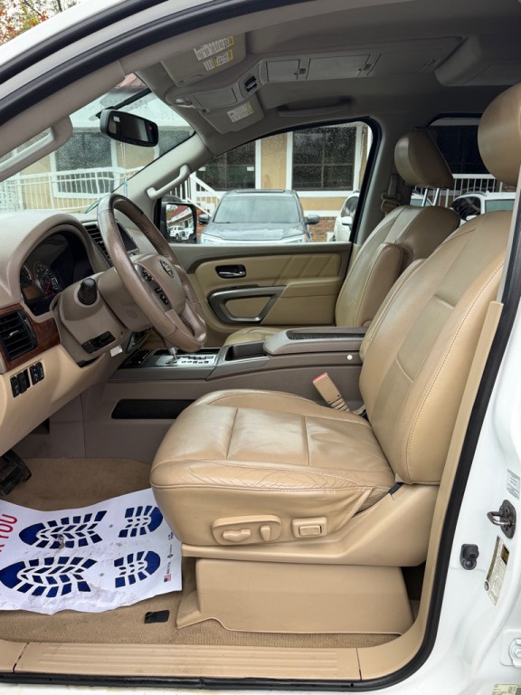 2015 Nissan Armada Image 10