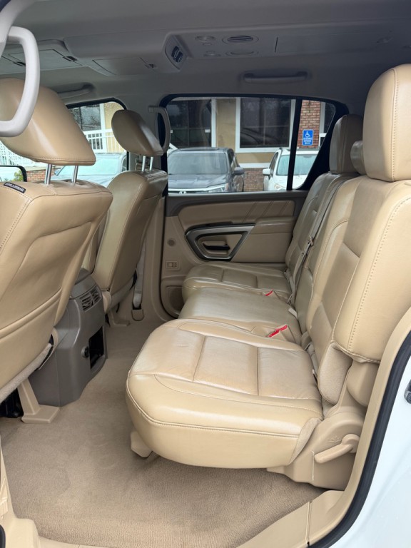 2015 Nissan Armada Image 11