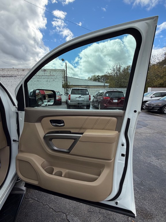 2015 Nissan Armada Image 13