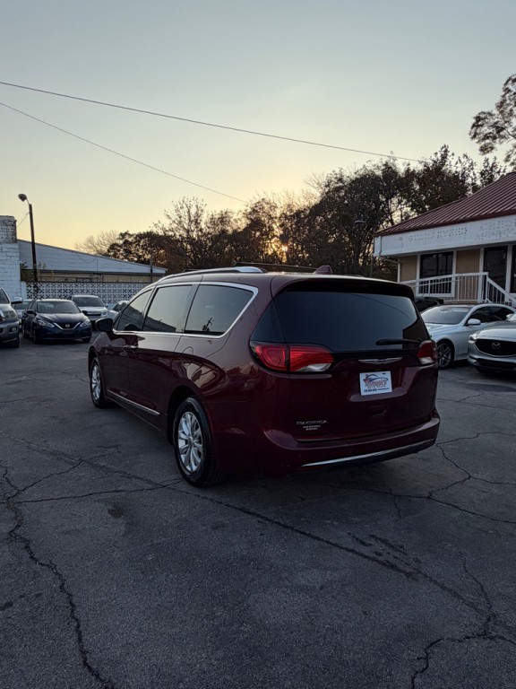 2019 Chrysler Pacifica Image 4