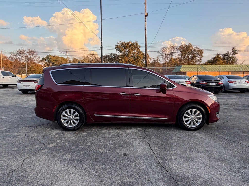 2019 Chrysler Pacifica Image 7