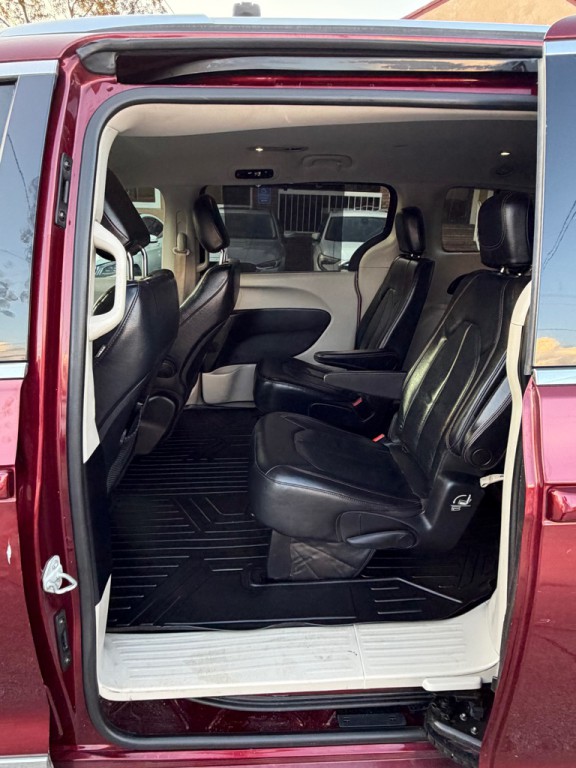 2019 Chrysler Pacifica Image 11