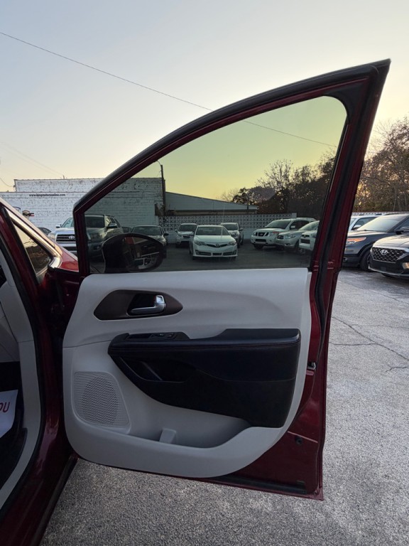 2019 Chrysler Pacifica Image 15