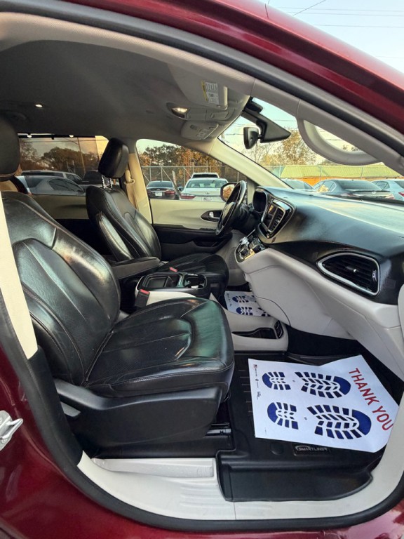 2019 Chrysler Pacifica Image 16
