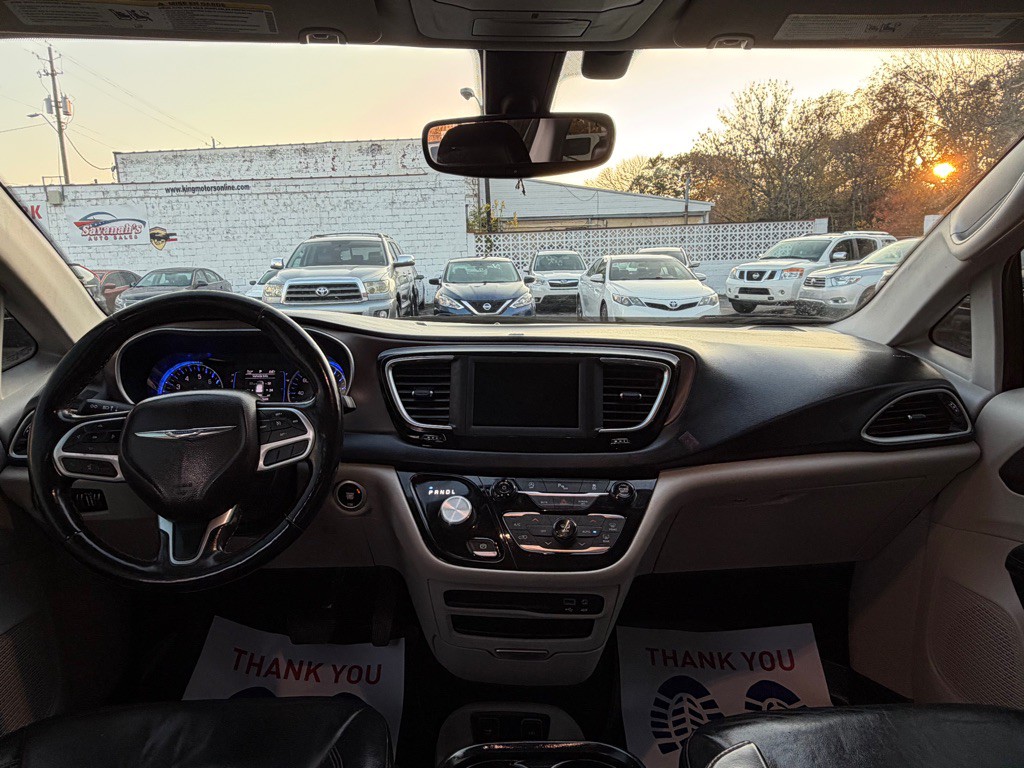 2019 Chrysler Pacifica Image 17