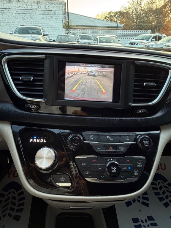 2019 Chrysler Pacifica Image 18