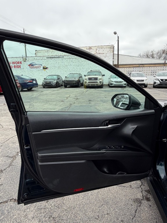 2020 Toyota Camry Image 9