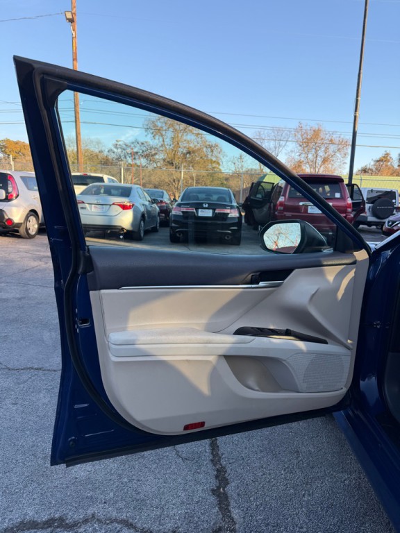 2023 Toyota Camry Image 8