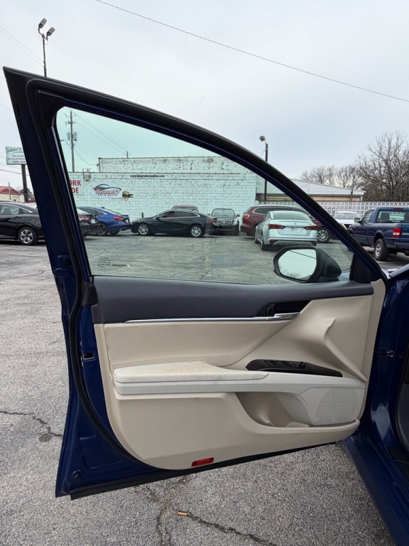 2023 Toyota Camry Image 9