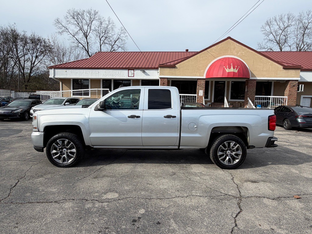 2018 Chevrolet Silverado 1500 Image 2