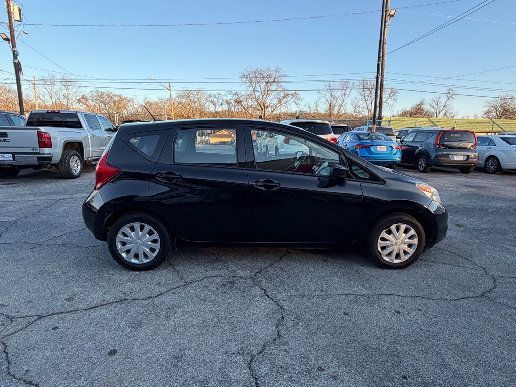 2016 Nissan Versa Image 6