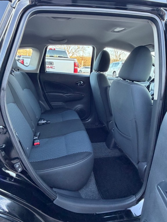 2016 Nissan Versa Image 12