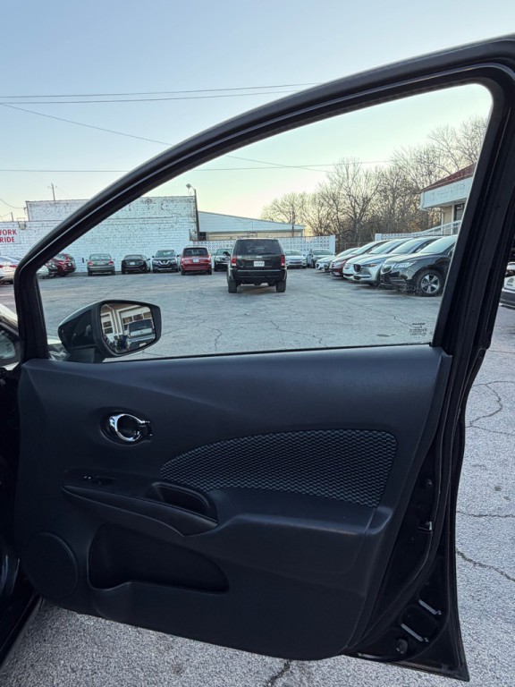 2016 Nissan Versa Image 13