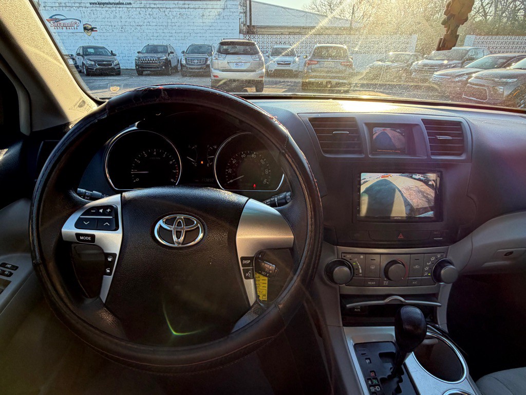2012 Toyota Highlander Image 17