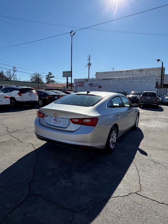 2017 Chevrolet Malibu Image 5