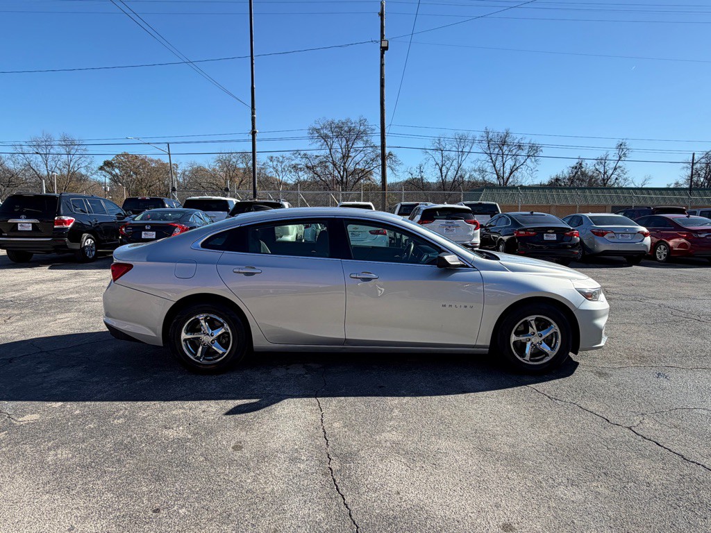 2017 Chevrolet Malibu Image 6