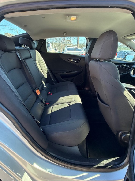 2017 Chevrolet Malibu Image 11