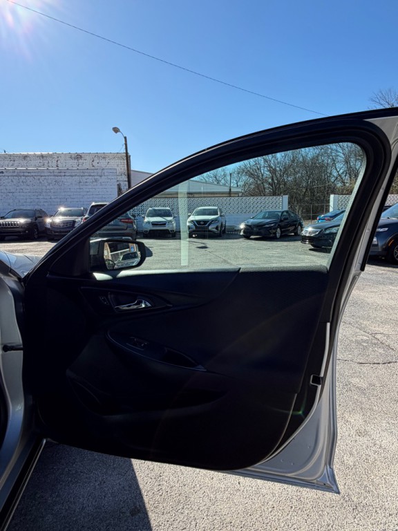 2017 Chevrolet Malibu Image 12