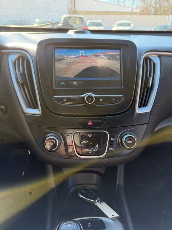 2017 Chevrolet Malibu Image 16