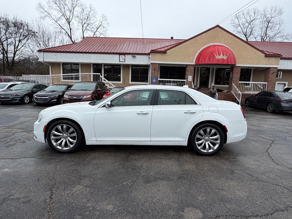 2018 Chrysler 300 Image 2