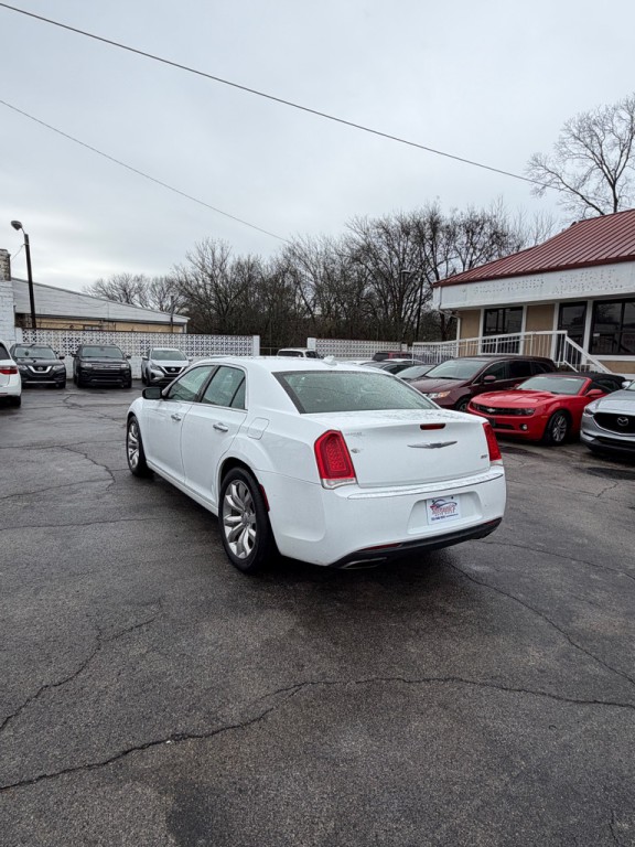 2018 Chrysler 300 Image 3