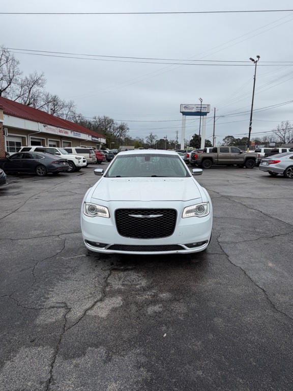 2018 Chrysler 300 Image 8