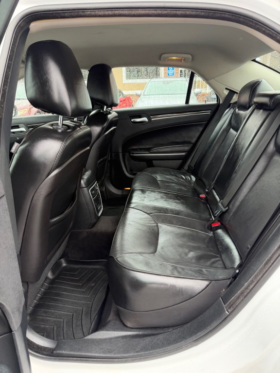 2018 Chrysler 300 Image 11