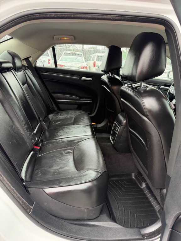 2018 Chrysler 300 Image 12