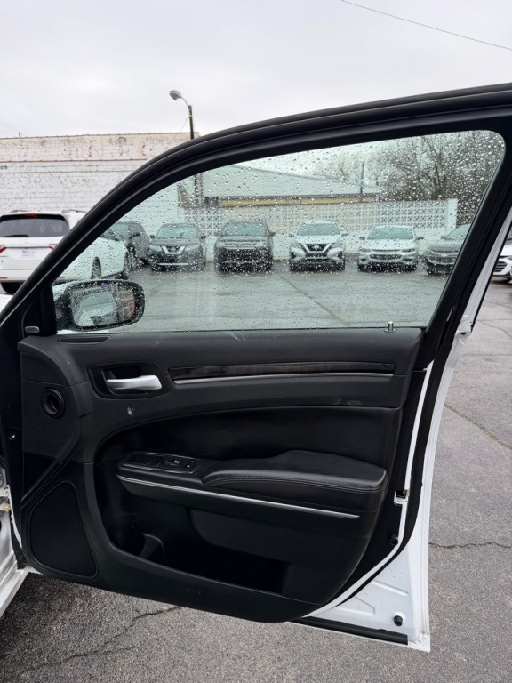 2018 Chrysler 300 Image 13