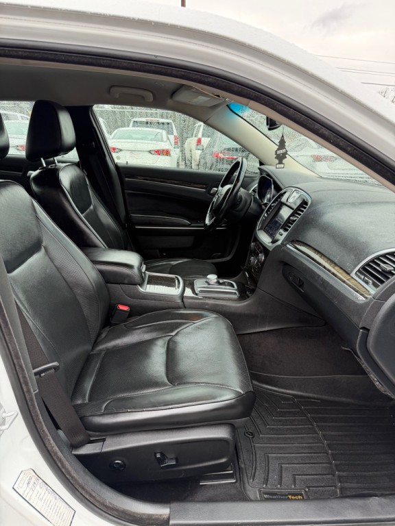2018 Chrysler 300 Image 14