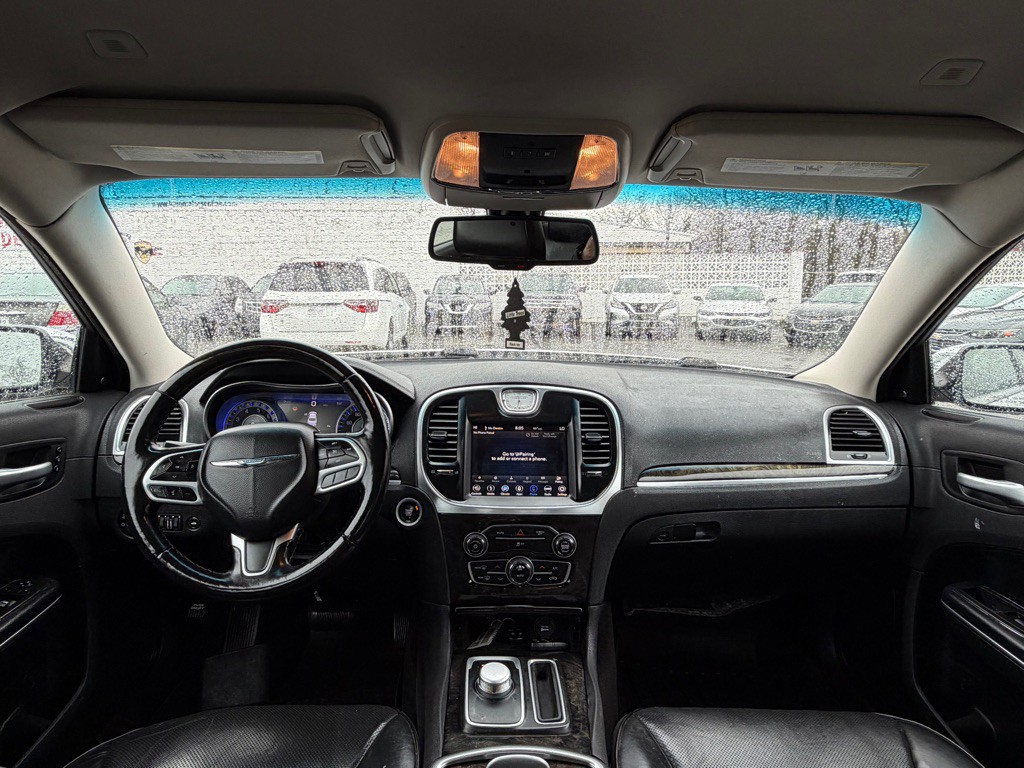 2018 Chrysler 300 Image 15