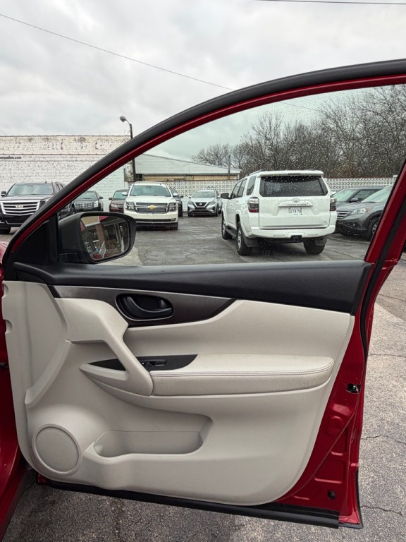 2017 Nissan Rogue Image 13