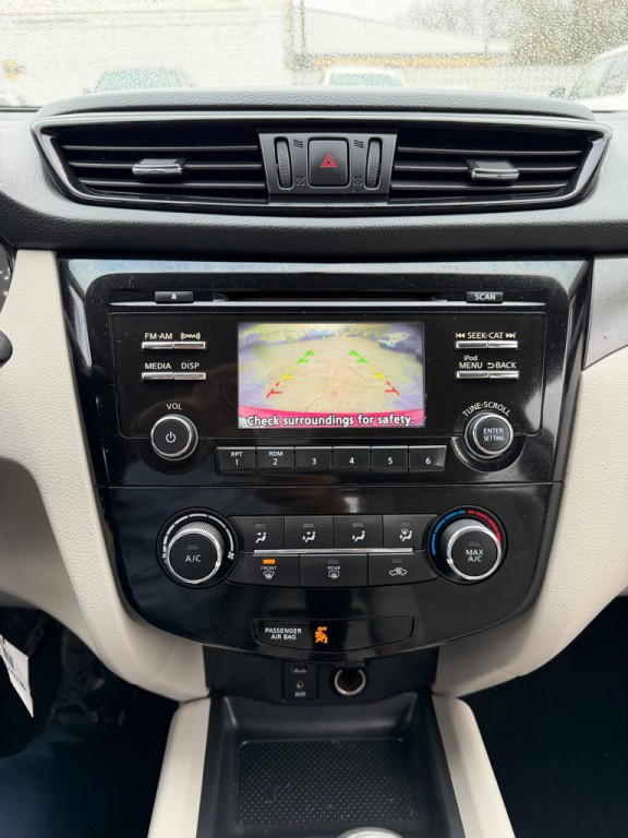 2017 Nissan Rogue Image 16