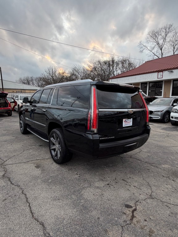 2017 Cadillac Escalade Image 3