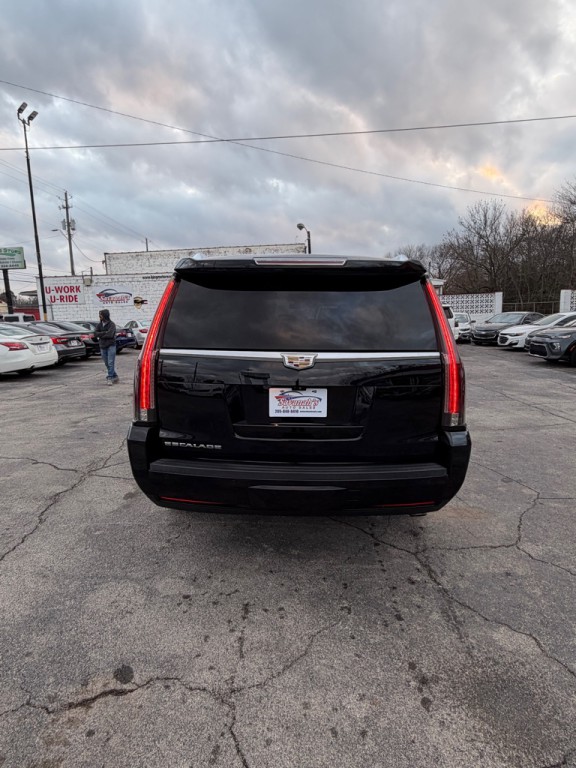 2017 Cadillac Escalade Image 4